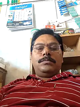 Snapshot of Srmotrs chatting on May 8, 5:24 am Srmotrs online show from May 8, 5:24 am
