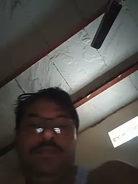 Snapshot of Srmotrs chatting on June 8, 12:58 am Srmotrs online show from June 8, 12:58 am