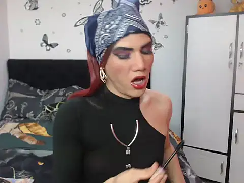 Snapshot of luna_grans_777 chatting on June 19, 3:38 pm luna grans 777 online show from June 19, 3:38 pm