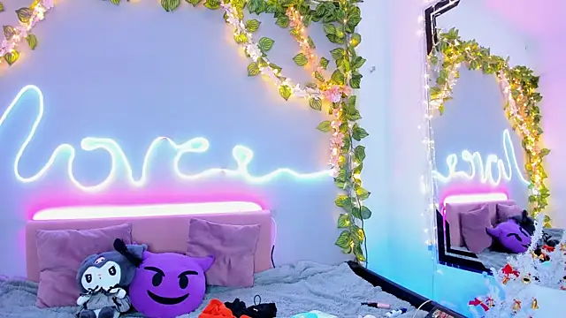 Snapshot of YouliteSllut2 chatting on December 20, 7:50 pm YouliteSllut2 online show from December 20, 7:50 pm