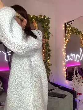 Snapshot of YouliteSllut2 chatting on December 24, 2:22 pm YouliteSllut2 online show from December 24, 2:22 pm