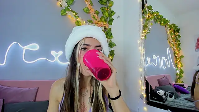 Snapshot of YouliteSllut2 chatting on December 26, 10:20 pm YouliteSllut2 online show from December 26, 10:20 pm