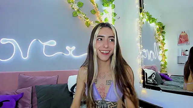 Snapshot of YouliteSllut2 chatting on December 27, 1:22 am YouliteSllut2 online show from December 27, 1:22 am