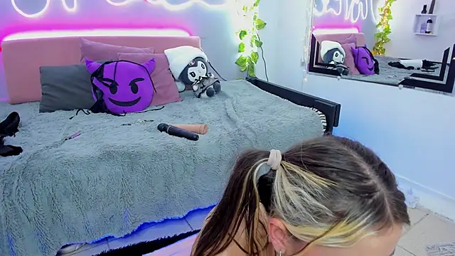 Snapshot of YouliteSllut2 chatting on December 28, 7:11 am YouliteSllut2 online show from December 28, 7:11 am