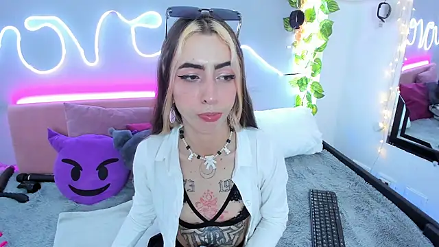 Snapshot of YouliteSllut2 chatting on February 20, 10:04 pm YouliteSllut2 online show from February 20, 10:04 pm