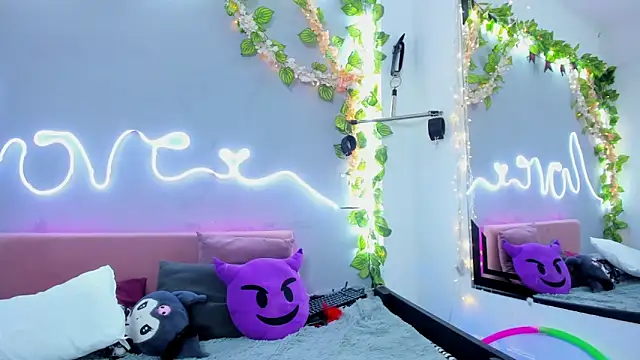 Snapshot of YouliteSllut2 chatting on March 11, 7:04 am YouliteSllut2 online show from March 11, 7:04 am