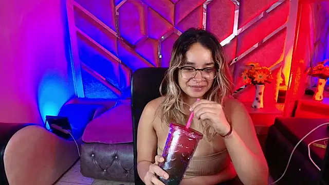 Olivia Fox69 online show from December 18, 3:56 am