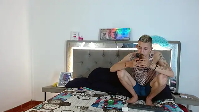 Snapshot of parejacaliente20154 chatting on January 9, 2:07 pm parejacaliente20154 online show from January 9, 2:07 pm