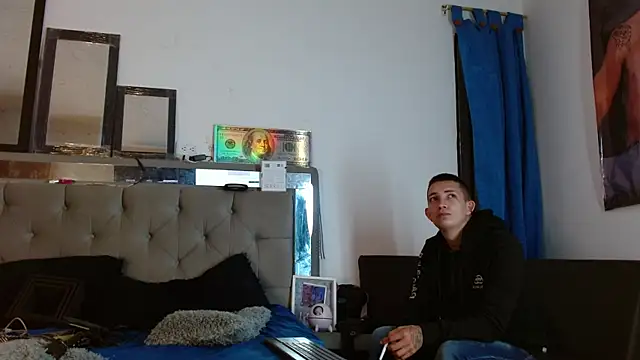 Snapshot of parejacaliente20154 chatting on February 9, 12:08 pm parejacaliente20154 online show from February 9, 12:08 pm