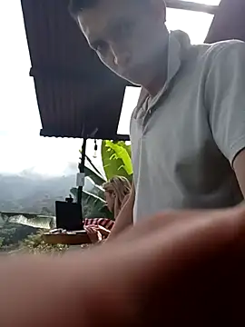 Snapshot of parejacaliente20154 chatting on February 14, 2:12 pm parejacaliente20154 online show from February 14, 2:12 pm