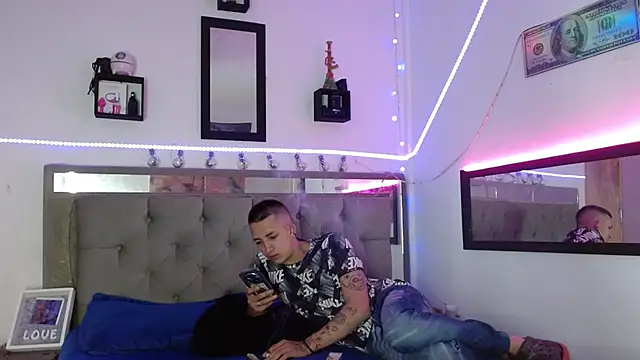 Snapshot of parejacaliente20154 chatting on February 20, 12:04 pm parejacaliente20154 online show from February 20, 12:04 pm