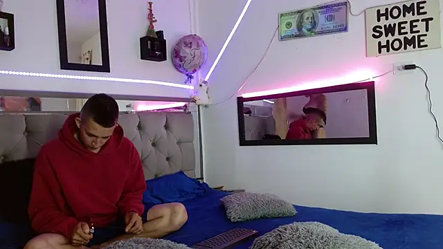 Snapshot of parejacaliente20154 chatting on February 28, 12:09 pm parejacaliente20154 online show from February 28, 12:09 pm