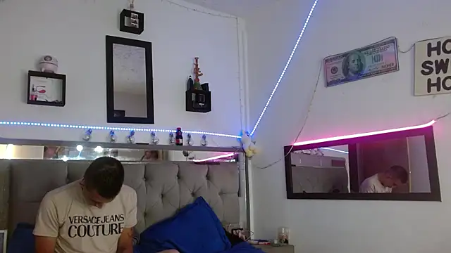 Snapshot of parejacaliente20154 chatting on March 19, 12:01 pm parejacaliente20154 online show from March 19, 12:01 pm