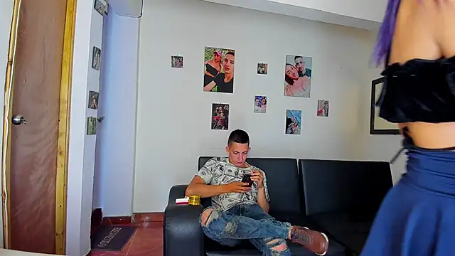 Snapshot of parejacaliente20154 chatting on September 11, 7:03 pm parejacaliente20154 online show from September 11, 7:03 pm