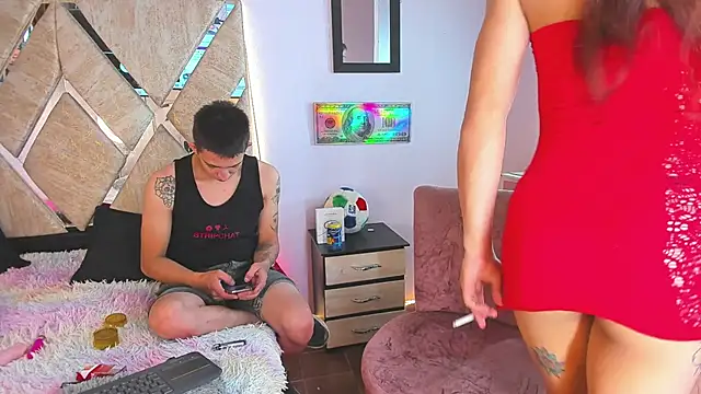 Snapshot of parejacaliente20154 chatting on October 25, 4:02 pm parejacaliente20154 online show from October 25, 4:02 pm