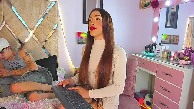 Snapshot of parejacaliente20154 chatting on November 5, 12:32 am parejacaliente20154 online show from November 5, 12:32 am