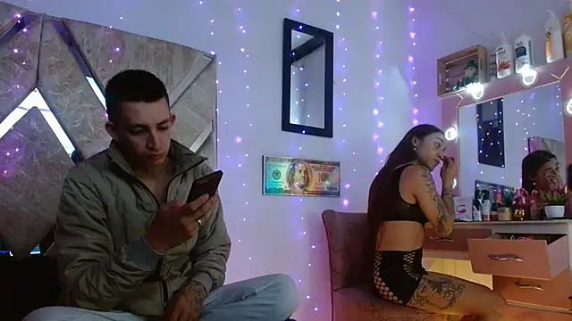 Snapshot of parejacaliente20154 chatting on November 22, 9:30 am parejacaliente20154 online show from November 22, 9:30 am