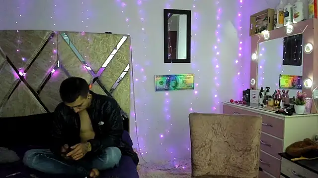 Snapshot of parejacaliente20154 chatting on November 27, 9:00 am parejacaliente20154 online show from November 27, 9:00 am