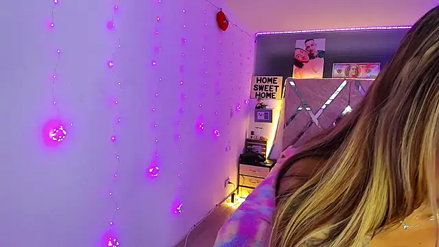 parejacaliente20154 online show from March 5, 1:34 am