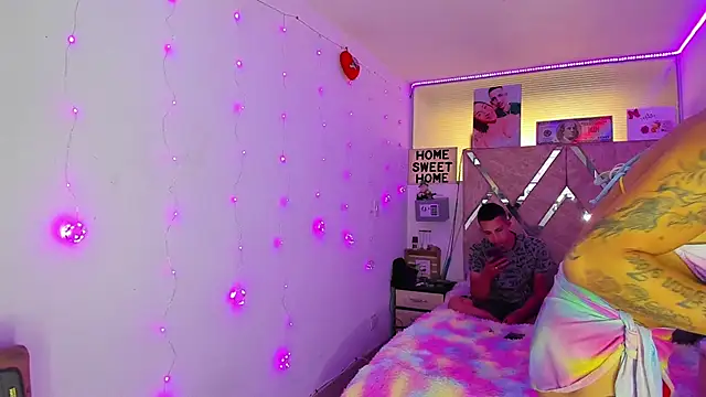 parejacaliente20154 online show from March 6, 2:02 pm