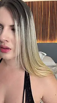 EmiilyAdams  online show from June 4, 9:10 pm
