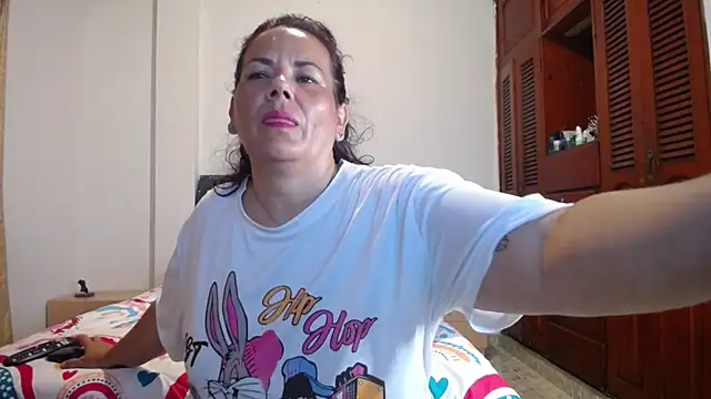 sofiamature01 online show from November 4, 11:15 pm