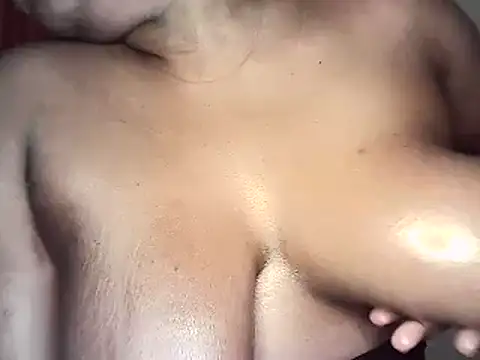 Snapshot of pretty_bums chatting on February 17, 12:43 am pretty bums online show from February 17, 12:43 am