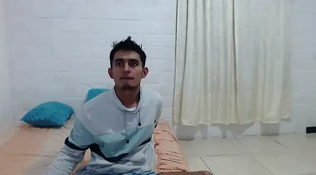 Snapshot of maria_and_angel chatting on January 31, 1:33 am maria and angel online show from January 31, 1:33 am