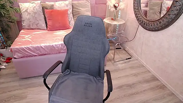 Snapshot of MeAmandaX chatting on November 25, 8:03 am MeAmandaX online show from November 25, 8:03 am