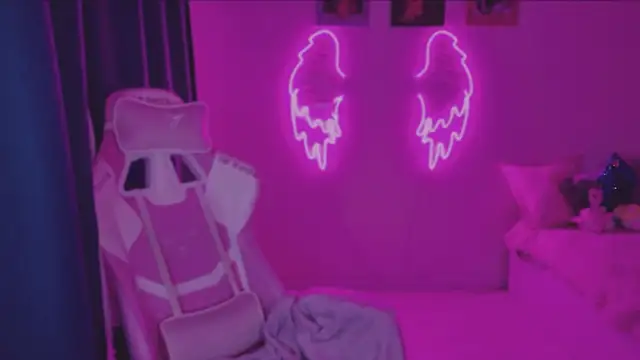 Snapshot of Elsie_Ginger chatting on December 15, 9:31 pm Elsie Ginger online show from December 15, 9:31 pm