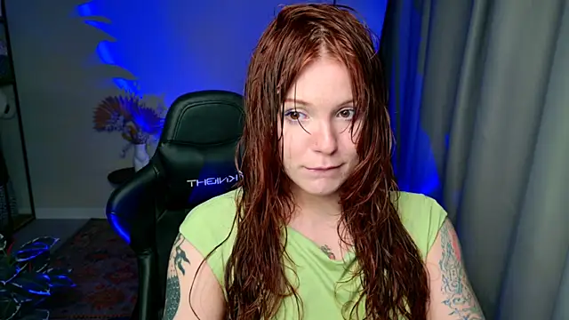 Snapshot of Elsie_Ginger chatting on July 6, 10:23 pm Elsie Ginger online show from July 6, 10:23 pm