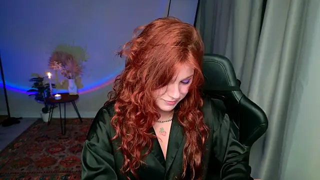Snapshot of Elsie_Ginger chatting on August 3, 9:07 pm Elsie Ginger online show from August 3, 9:07 pm