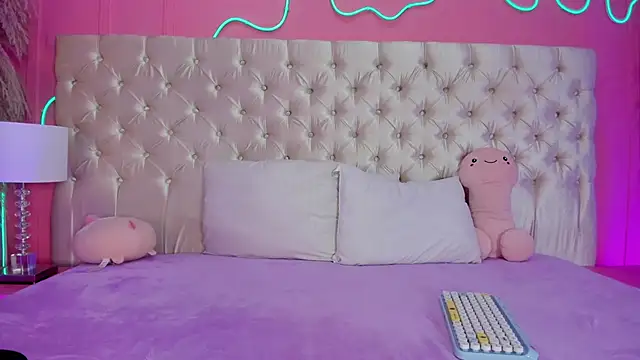 Julieta Cortes   online show from March 13, 11:39 am