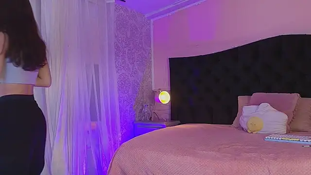 Snapshot of Julieta_Cortes__ chatting on June 18, 12:09 pm Julieta Cortes online show from June 18, 12:09 pm