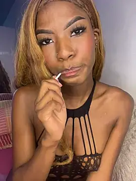 Snapshot of Petite_yisell chatting on March 10, 10:13 pm Petite yisell online show from March 10, 10:13 pm