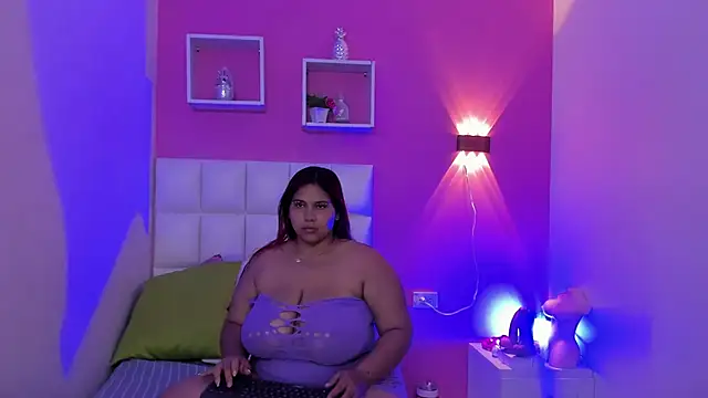 Snapshot of Alanna_hot3 chatting on May 7, 7:41 pm Alanna hot3 online show from May 7, 7:41 pm