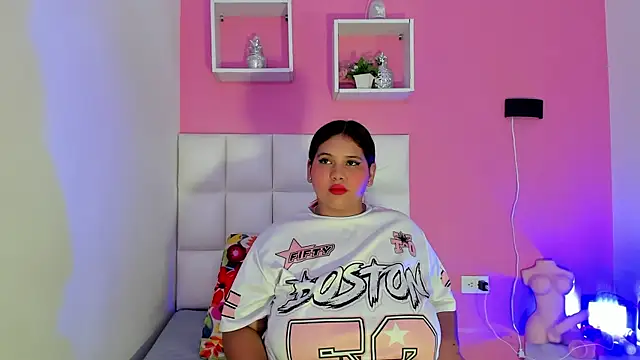 Snapshot of Alanna_hot3 chatting on May 21, 7:43 pm Alanna hot3 online show from May 21, 7:43 pm