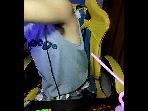 Snapshot of cloudyth1994 chatting on November 20, 7:24 pm cloudyth1994 online show from November 20, 7:24 pm