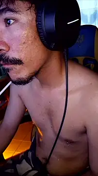cloudyth1994 online show from June 15, 5:53 am