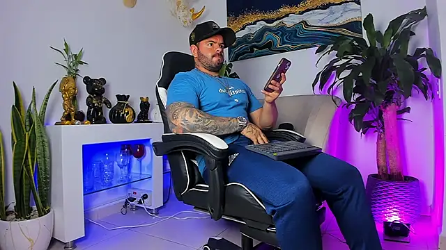 Johnnygrayson1 online show from January 17, 11:52 pm