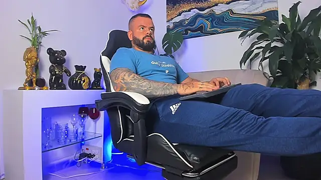 Johnnygrayson1 online show from February 20, 11:16 pm