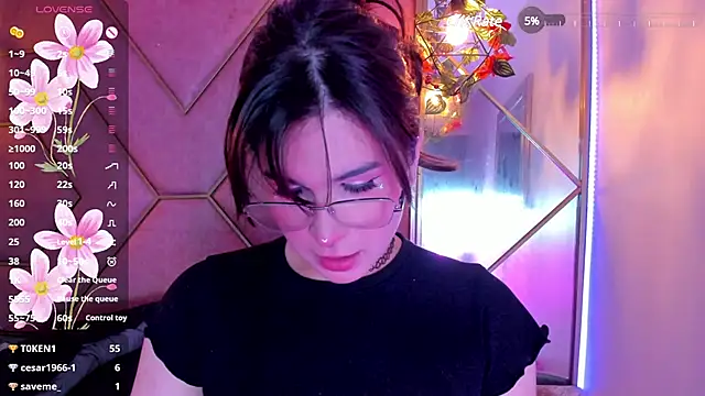 Snapshot of Yuri_Stars chatting on February 5, 8:57 pm Yuri Stars online show from February 5, 8:57 pm