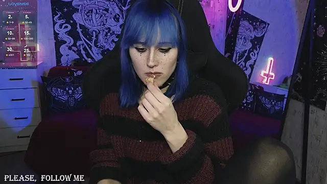 little Elika online show from December 3, 12:35 am