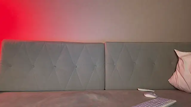 weshycouple online show from March 4, 7:20 pm