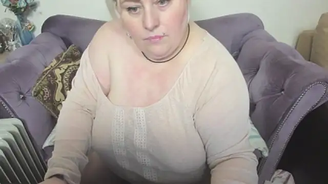 Snapshot of fashiona chatting on December 23, 9:29 am fashiona online show from December 23, 9:29 am