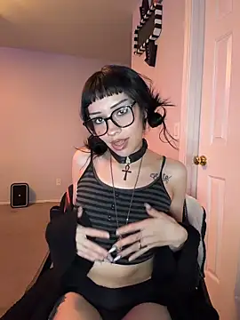 Gothbabbi online show from March 8, 8:01 pm