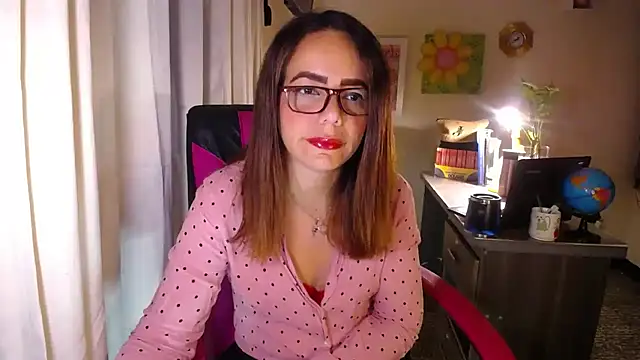 Snapshot of danielle_rose_1 chatting on May 28, 4:59 pm danielle rose 1 online show from May 28, 4:59 pm