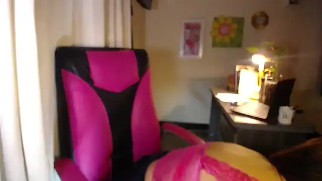 Snapshot of danielle_rose_1 chatting on July 12, 9:06 pm danielle rose 1 online show from July 12, 9:06 pm