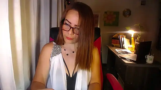 Snapshot of danielle_rose_1 chatting on July 18, 4:55 pm danielle rose 1 online show from July 18, 4:55 pm