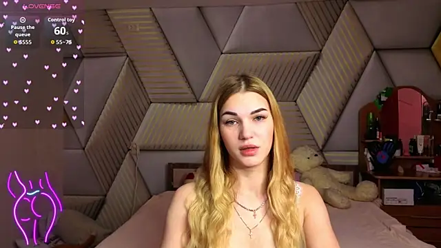 Snapshot of Hellen_Moore chatting on February 17, 3:25 am Hellen Moore online show from February 17, 3:25 am